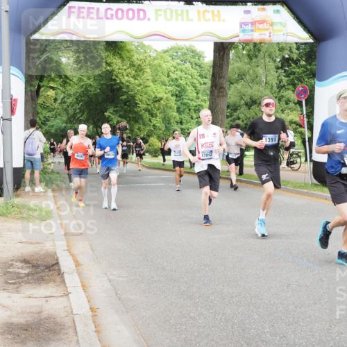 29.06.2025 - hella hamburg halbmarathon MichiJ http://msf.ph/oto/8284893 29.06.2025 10:32:44 Zwischen KM18-KM19 1057, 1391, 1902, 3098, 6903, 7710, 9302, 16062, 17748, 17912 meine-sportfotos.de