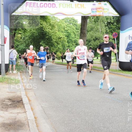 29.06.2025 - hella hamburg halbmarathon MichiJ http://msf.ph/oto/8284910 29.06.2025 10:32:44 Zwischen KM18-KM19 1057, 1391, 1902, 3098, 6903, 7710, 9302, 16062, 17748, 17912 meine-sportfotos.de
