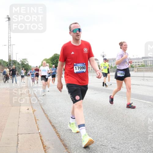 29.06.2025 - hella hamburg halbmarathon Lena Gebhardt http://msf.ph/oto/8284940 29.06.2025 10:55:16 Lombardsbrücke 17090, 6944, 11908, 1013, 1873, 1917, 2090, 2452, 2566, 3002, 3115, 3157, 3274, 3577, 4039, 4191, 4192, 4628, 5040, 5392, 5483, 5487, 5500, 5727, 6395, 6396, 6839, 6944, 7219, 7238, 7680, 7766, 8186, 8403, 8519, 8626, 9596, 9614, 9618, 9857, 9858, 10109, 10458, 10559, 10686, 10885, 11109, 11226, 11737, 11788, 11908, 12147, 12148, 12240, 12902, 13098, 13230, 13283, 13548, 13944, 13945, 13979, 13980, 14515, 14727, 15152, 15160, 16385 meine-sportfotos.de
