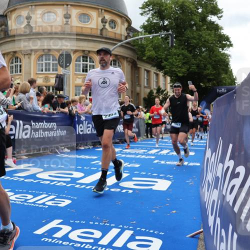 29.06.2025 - hella hamburg halbmarathon Strokosch-Dieckow http://msf.ph/oto/8284945 29.06.2025 10:47:32 Ziel 51, 1012, 1070, 1320, 1592, 1696, 2284, 2839, 2869, 2953, 3304, 5532, 5650, 5889, 6009, 7962, 8023, 8234, 8852, 8927, 9305, 10969, 11021, 12870, 13223, 13303, 14618, 14619, 15350, 15451, 15479, 15923, 17846, 17905, 18104, 18758, 18970, 19181 meine-sportfotos.de