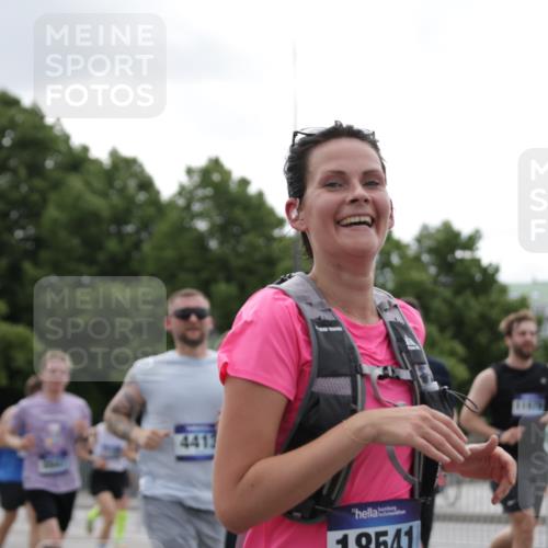 29.06.2025 - hella hamburg halbmarathon Jannik Wohlers http://msf.ph/oto/8284980 29.06.2025 10:35:32 Lombardsbrücke 1036, 1108, 1183, 1336, 1775, 2352, 2520, 2811, 2827, 3401, 3598, 3990, 4326, 4413, 4798, 6021, 6184, 6845, 7304, 8333, 8356, 8947, 9432, 9744, 9819, 10047, 10119, 10567, 11187, 11198, 11979, 12097, 12342, 12408, 12430, 12869, 13318, 13492, 13602, 14134, 14189, 14955, 15248, 15281, 15612, 15827, 15830, 16487, 16570, 16571, 17635, 17817, 18541, 18570, 18688 meine-sportfotos.de