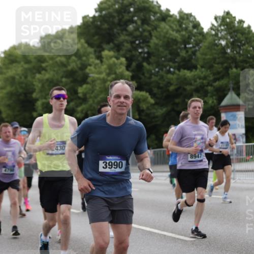 29.06.2025 - hella hamburg halbmarathon Jannik Wohlers http://msf.ph/oto/8285016 29.06.2025 10:35:32 Lombardsbrücke 1036, 1108, 1183, 1336, 1775, 2352, 2520, 2811, 2827, 3401, 3598, 3990, 4326, 4413, 4798, 6021, 6184, 6845, 7304, 8333, 8356, 8947, 9432, 9744, 9819, 10047, 10119, 10567, 11187, 11198, 11979, 12097, 12342, 12408, 12430, 12869, 13318, 13492, 13602, 14134, 14189, 14955, 15248, 15281, 15612, 15827, 15830, 16487, 16570, 16571, 17635, 17817, 18541, 18570, 18688 meine-sportfotos.de