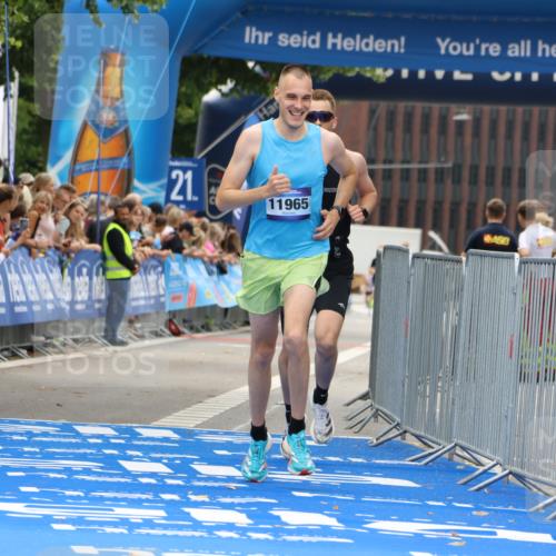 29.06.2025 - hella hamburg halbmarathon Strokosch-Dieckow http://msf.ph/oto/8285048 29.06.2025 10:21:36 Ziel 6559, 9442, 11965, 17856 meine-sportfotos.de