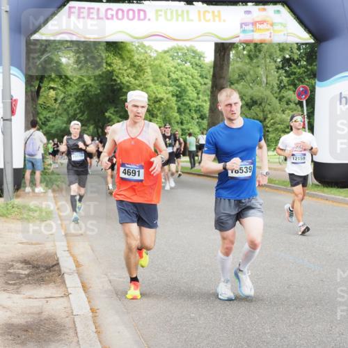 29.06.2025 - hella hamburg halbmarathon MichiJ http://msf.ph/oto/8285055 29.06.2025 10:32:47 Zwischen KM18-KM19 1057, 1391, 1902, 4691, 5648, 6903, 7710, 12159, 17912, 18539 meine-sportfotos.de