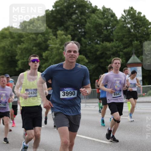 29.06.2025 - hella hamburg halbmarathon Jannik Wohlers http://msf.ph/oto/8285090 29.06.2025 10:35:32 Lombardsbrücke 1036, 1108, 1183, 1336, 1775, 2352, 2520, 2811, 2827, 3401, 3598, 3990, 4326, 4413, 4798, 6021, 6184, 6845, 7304, 8333, 8356, 8947, 9432, 9744, 9819, 10047, 10119, 10567, 11187, 11198, 11979, 12097, 12342, 12408, 12430, 12869, 13318, 13492, 13602, 14134, 14189, 14955, 15248, 15281, 15612, 15827, 15830, 16487, 16570, 16571, 17635, 17817, 18541, 18570, 18688 meine-sportfotos.de