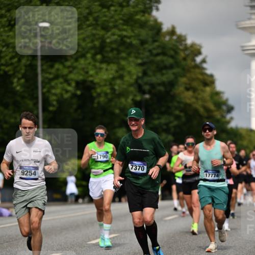 29.06.2025 - hella hamburg halbmarathon Dr. Thomas Lammeyer http://msf.ph/oto/8285116 29.06.2025 10:15:56 Kennedybrücke 1062, 1790, 2661, 3746, 3837, 4499, 6966, 7370, 7474, 8206, 8207, 8368, 9119, 9253, 9254, 9405, 10042 meine-sportfotos.de