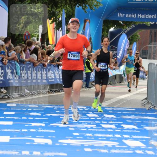 29.06.2025 - hella hamburg halbmarathon Strokosch-Dieckow http://msf.ph/oto/8285124 29.06.2025 10:21:29 Ziel 9442, 17856 meine-sportfotos.de
