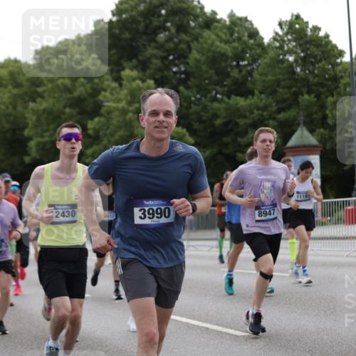 29.06.2025 - hella hamburg halbmarathon Jannik Wohlers http://msf.ph/oto/8285130 29.06.2025 10:35:32 Lombardsbrücke 1036, 1108, 1183, 1336, 1775, 2352, 2520, 2811, 2827, 3401, 3598, 3990, 4326, 4413, 4798, 6021, 6184, 6845, 7304, 8333, 8356, 8947, 9432, 9744, 9819, 10047, 10119, 10567, 11187, 11198, 11979, 12097, 12342, 12408, 12430, 12869, 13318, 13492, 13602, 14134, 14189, 14955, 15248, 15281, 15612, 15827, 15830, 16487, 16570, 16571, 17635, 17817, 18541, 18570, 18688 meine-sportfotos.de