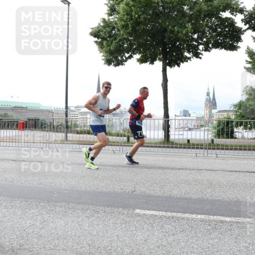 29.06.2025 - hella hamburg halbmarathon Lena Gebhardt http://msf.ph/oto/8285135 29.06.2025 10:35:33 Lombardsbrücke 18269, 71, 1108, 1336, 1497, 1717, 1730, 1786, 1821, 2001, 2198, 2352, 2376, 2425, 2751, 2787, 2811, 3243, 3828, 3958, 4333, 4564, 4703, 4704, 4902, 4965, 5027, 5147, 5240, 5531, 5793, 6021, 6029, 6189, 6365, 6381, 6471, 6746, 6803, 6859, 6867, 7267, 7304, 7382, 7927, 8249, 8296, 8333, 8567, 9342, 9470, 9803, 9806, 9819, 10393, 10531, 10565, 10652, 11233, 11320, 11359, 11565, 11838, 11839, 11886, 12026, 12062, 12326, 12408 meine-sportfotos.de