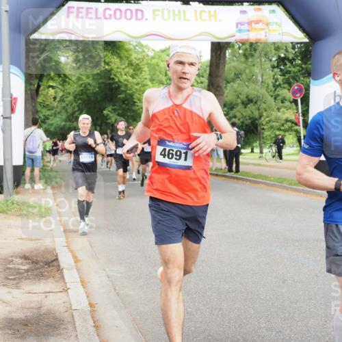 29.06.2025 - hella hamburg halbmarathon MichiJ http://msf.ph/oto/8285142 29.06.2025 10:32:47 Zwischen KM18-KM19 1057, 1391, 1902, 4691, 5648, 6903, 7710, 12159, 17912, 18539 meine-sportfotos.de