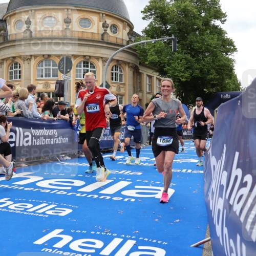 29.06.2025 - hella hamburg halbmarathon Strokosch-Dieckow http://msf.ph/oto/8285168 29.06.2025 10:47:36 Ziel 1070, 1320, 1592, 1696, 2284, 2708, 2953, 5889, 6009, 7962, 8023, 8234, 8927, 10969, 10988, 11021, 11283, 12870, 13223, 13303, 13948, 14618, 14619, 15451, 15478, 15479, 16205, 17229, 17905, 18104, 18430, 18970, 19181 meine-sportfotos.de