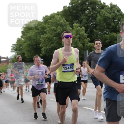 29.06.2025 - hella hamburg halbmarathon Jannik Wohlers http://msf.ph/oto/8285176 29.06.2025 10:35:33 Lombardsbrücke 1036, 1108, 1183, 1775, 2352, 2520, 2811, 2827, 2870, 3401, 3598, 3877, 3990, 4326, 4413, 4798, 6021, 6184, 6845, 7304, 8333, 8356, 8947, 9432, 9744, 10047, 10119, 10567, 11187, 11198, 11979, 12097, 12342, 12408, 12430, 12869, 13318, 13492, 13602, 14134, 14189, 14249, 14955, 15248, 15281, 15612, 15827, 15830, 16487, 16570, 16571, 17635, 17817, 18541, 18570, 18688 meine-sportfotos.de