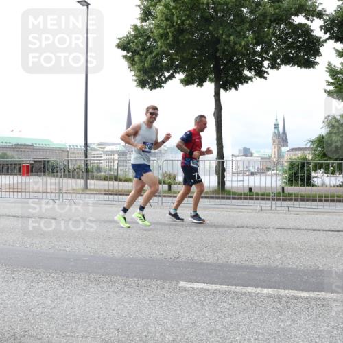 29.06.2025 - hella hamburg halbmarathon Lena Gebhardt http://msf.ph/oto/8285177 29.06.2025 10:35:33 Lombardsbrücke 5746, 18269, 1, 1108, 1336, 1497, 1717, 1730, 1786, 1821, 2001, 2198, 2352, 2376, 2425, 2751, 2787, 2811, 3243, 3828, 3958, 4333, 4564, 4703, 4704, 4902, 4965, 5027, 5147, 5240, 5531, 5793, 6021, 6029, 6189, 6365, 6381, 6471, 6746, 6803, 6859, 6867, 7267, 7304, 7382, 7927, 8249, 8296, 8333, 8567, 9342, 9470, 9803, 9806, 9819, 10393, 10531, 10565, 10652, 11233, 11320, 11359, 11565, 11838, 11839, 11886, 12026, 12062, 12326, 12408 meine-sportfotos.de