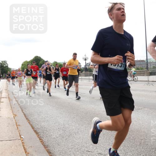 29.06.2025 - hella hamburg halbmarathon Lena Gebhardt http://msf.ph/oto/8285186 29.06.2025 10:20:49 Lombardsbrücke 51, 8940, 4344, 131, 19132, 378, 1011, 1046, 1069, 1471, 1474, 2053, 2101, 2325, 2383, 2478, 2834, 2923, 2945, 3161, 3247, 3453, 3733, 3781, 3813, 4082, 4154, 4166, 4288, 4350, 4422, 4754, 4869, 5041, 5061, 5181, 5625, 5767, 5831, 6275, 6308, 6608, 6951, 7131, 7228, 7608, 8113, 8588, 8724, 8726, 8940, 9005, 9011, 9236, 9722, 9981, 10041, 10050, 10350, 10585, 10602, 10613, 10647, 11100, 11145, 11603, 11835, 11995, 12175, 12694, 12844, 13057, 13508 meine-sportfotos.de