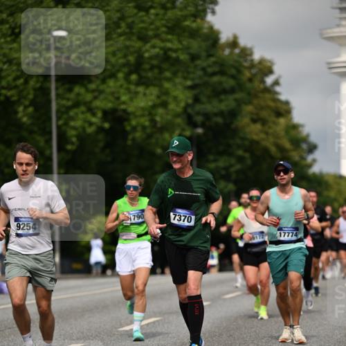 29.06.2025 - hella hamburg halbmarathon Dr. Thomas Lammeyer http://msf.ph/oto/8285206 29.06.2025 10:15:56 Kennedybrücke 1062, 1790, 2661, 3746, 3837, 4499, 6966, 7370, 7474, 8206, 8207, 8368, 9119, 9253, 9254, 9405, 10042 meine-sportfotos.de