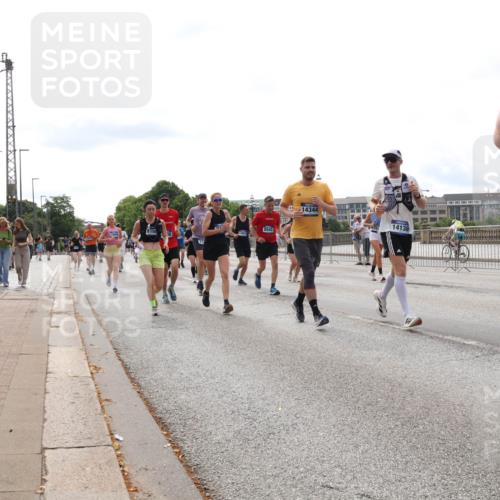 29.06.2025 - hella hamburg halbmarathon Lena Gebhardt http://msf.ph/oto/8285225 29.06.2025 10:20:49 Lombardsbrücke 8940, 14344, 14138, 1011, 1046, 1069, 1471, 1474, 2053, 2101, 2325, 2383, 2478, 2834, 2923, 2945, 3161, 3247, 3453, 3733, 3781, 3813, 4082, 4154, 4166, 4288, 4350, 4422, 4754, 4869, 5041, 5061, 5181, 5625, 5767, 5831, 6275, 6308, 6608, 6951, 7131, 7228, 7608, 8113, 8588, 8724, 8726, 8940, 9005, 9011, 9236, 9722, 9981, 10041, 10050, 10350, 10585, 10602, 10613, 10647, 11100, 11145, 11603, 11835, 11995, 12175, 12694, 12844, 13057, 13508 meine-sportfotos.de