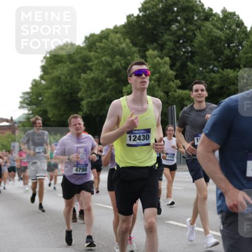 29.06.2025 - hella hamburg halbmarathon Jannik Wohlers http://msf.ph/oto/8285226 29.06.2025 10:35:33 Lombardsbrücke 1036, 1108, 1183, 1775, 2352, 2520, 2811, 2827, 2870, 3401, 3598, 3877, 3990, 4326, 4413, 4798, 6021, 6184, 6845, 7304, 8333, 8356, 8947, 9432, 9744, 10047, 10119, 10567, 11187, 11198, 11979, 12097, 12342, 12408, 12430, 12869, 13318, 13492, 13602, 14134, 14189, 14249, 14955, 15248, 15281, 15612, 15827, 15830, 16487, 16570, 16571, 17635, 17817, 18541, 18570, 18688 meine-sportfotos.de