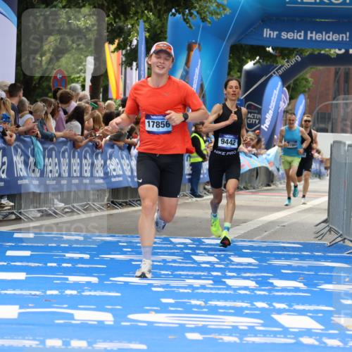 29.06.2025 - hella hamburg halbmarathon Strokosch-Dieckow http://msf.ph/oto/8285238 29.06.2025 10:21:29 Ziel 9442, 17856 meine-sportfotos.de
