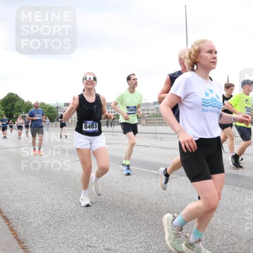 29.06.2025 - hella hamburg halbmarathon Lena Gebhardt http://msf.ph/oto/8285242 29.06.2025 10:55:19 Lombardsbrücke 7766, 8403, 1013, 15843, 6944, 1013, 1616, 1873, 1917, 2090, 2452, 3002, 3115, 3157, 3274, 3577, 4039, 4191, 4192, 4628, 5040, 5392, 5483, 5487, 5727, 6395, 6396, 6839, 6944, 7219, 7238, 7548, 7680, 7766, 8403, 8519, 8626, 9596, 9614, 9618, 9857, 9858, 10109, 10458, 10559, 10686, 10885, 11109, 11737, 11788, 11908, 12147, 12148, 12902, 13098, 13230, 13548, 13979, 13980, 14515, 14727, 15152, 15160, 16385 meine-sportfotos.de
