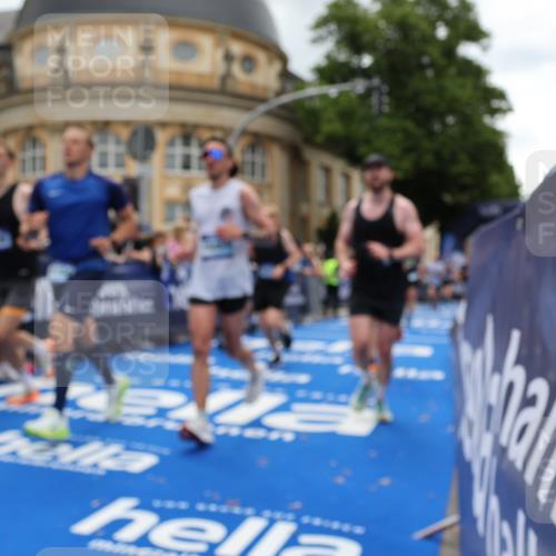 29.06.2025 - hella hamburg halbmarathon Strokosch-Dieckow http://msf.ph/oto/8285261 29.06.2025 10:47:38 Ziel 1070, 1320, 1696, 2284, 2708, 5889, 5915, 6009, 7962, 8023, 8234, 8927, 10969, 10988, 11283, 12679, 13223, 13303, 13948, 14618, 14619, 15451, 15478, 15479, 16205, 17229, 18104, 18430, 18970, 19181 meine-sportfotos.de