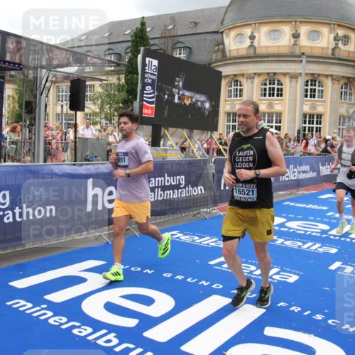 29.06.2025 - hella hamburg halbmarathon Michael Strokosch http://msf.ph/oto/8285263 29.06.2025 10:55:21 Ziel 4189, 5643, 6723, 6891, 8487, 8973, 10188, 10263, 10582, 11184, 12526, 13236, 13470, 15854, 16521, 16985, 18290, 18380, 18531 meine-sportfotos.de