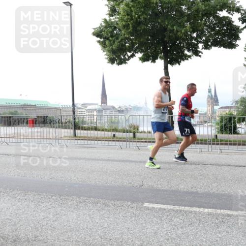 29.06.2025 - hella hamburg halbmarathon Lena Gebhardt http://msf.ph/oto/8285277 29.06.2025 10:35:34 Lombardsbrücke 674, 71, 1108, 1336, 1497, 1717, 1730, 1786, 1821, 2001, 2198, 2352, 2376, 2425, 2751, 2787, 2811, 2827, 3243, 3828, 3958, 4333, 4564, 4703, 4704, 4902, 4965, 5027, 5147, 5240, 5531, 5793, 6021, 6029, 6189, 6365, 6381, 6471, 6746, 6803, 6859, 6867, 7267, 7304, 7382, 7927, 8249, 8296, 8333, 8567, 9342, 9470, 9803, 9806, 9819, 10393, 10531, 10565, 10652, 11233, 11320, 11359, 11565, 11838, 11839, 11886, 12026, 12062, 12326, 12408 meine-sportfotos.de
