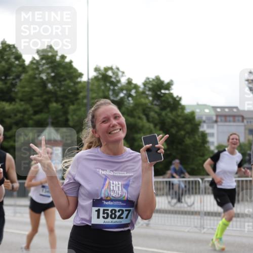 29.06.2025 - hella hamburg halbmarathon Jannik Wohlers http://msf.ph/oto/8285339 29.06.2025 10:35:35 Lombardsbrücke 1008, 1010, 1036, 1108, 1183, 1775, 1780, 2352, 2520, 2811, 2827, 2870, 3401, 3598, 3877, 3990, 4326, 4413, 4798, 5666, 6021, 6184, 6845, 7086, 7275, 7304, 8333, 8356, 8947, 9432, 9744, 10047, 10119, 10567, 11187, 11198, 11979, 12097, 12342, 12430, 12869, 13492, 13602, 14134, 14189, 14249, 14251, 14955, 15078, 15248, 15281, 15612, 15827, 15830, 15876, 16570, 16571, 17635, 18541, 18688 meine-sportfotos.de
