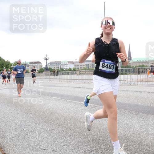 29.06.2025 - hella hamburg halbmarathon Lena Gebhardt http://msf.ph/oto/8285368 29.06.2025 10:55:19 Lombardsbrücke 7766, 101, 8403, 73, 1013, 1616, 1873, 1917, 2090, 2452, 3002, 3115, 3157, 3274, 3577, 4039, 4191, 4192, 4628, 5040, 5392, 5483, 5487, 5727, 6395, 6396, 6839, 6944, 7219, 7238, 7548, 7680, 7766, 8403, 8519, 8626, 9596, 9614, 9618, 9857, 9858, 10109, 10458, 10559, 10686, 10885, 11109, 11737, 11788, 11908, 12147, 12148, 12902, 13098, 13230, 13548, 13979, 13980, 14515, 14727, 15152, 15160, 16385 meine-sportfotos.de