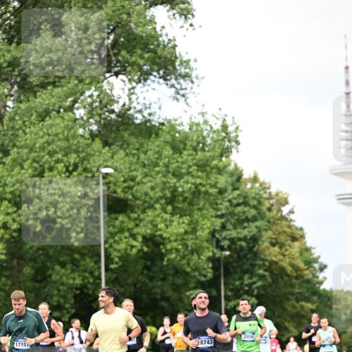 29.06.2025 - hella hamburg halbmarathon Dr. Thomas Lammeyer http://msf.ph/oto/8285386 29.06.2025 10:37:04 Kennedybrücke 1078, 1199, 1237, 1647, 1732, 1879, 2059, 2384, 2959, 3221, 3391, 3422, 3653, 3660, 3670, 3708, 3753, 4030, 4096, 4446, 4555, 5110, 5156, 5581, 6861, 7135, 7531, 7749, 7750, 8170, 8175, 8595, 8839, 9034, 9289, 9471, 9542, 9768, 9780, 9812, 10002, 10203, 10770 meine-sportfotos.de
