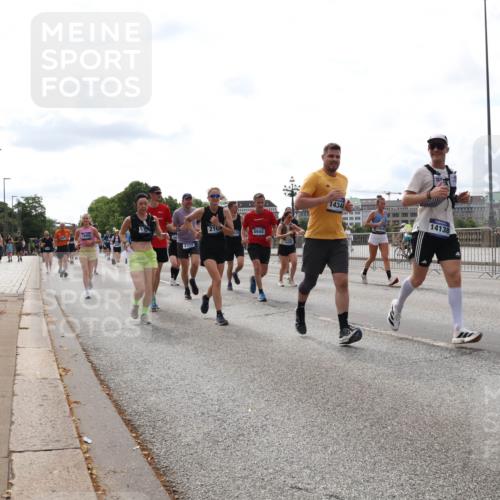 29.06.2025 - hella hamburg halbmarathon Lena Gebhardt http://msf.ph/oto/8285395 29.06.2025 10:20:50 Lombardsbrücke 51, 210, 8940, 2325, 10350, 1434, 14138, 1011, 1471, 1474, 2053, 2101, 2325, 2383, 2478, 2834, 2923, 2945, 3161, 3247, 3453, 3733, 3781, 3813, 4082, 4154, 4166, 4288, 4350, 4422, 4754, 4869, 5041, 5061, 5181, 5625, 5767, 6275, 6308, 6608, 6951, 7131, 7228, 7608, 8113, 8588, 8724, 8726, 8940, 9005, 9011, 9108, 9236, 9722, 9981, 10041, 10050, 10350, 10585, 10602, 10613, 10647, 11100, 11145, 11603, 11835, 11995, 12175, 12694, 12844, 13057, 13508 meine-sportfotos.de