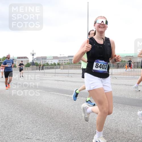 29.06.2025 - hella hamburg halbmarathon Lena Gebhardt http://msf.ph/oto/8285405 29.06.2025 10:55:19 Lombardsbrücke 7766, 8403, 101, 1737, 1013, 1616, 1873, 1917, 2090, 2452, 3002, 3115, 3157, 3274, 3577, 4039, 4191, 4192, 4628, 5040, 5392, 5483, 5487, 5727, 6395, 6396, 6839, 6944, 7219, 7238, 7548, 7680, 7766, 8403, 8519, 8626, 9596, 9614, 9618, 9857, 9858, 10109, 10458, 10559, 10686, 10885, 11109, 11737, 11788, 11908, 12147, 12148, 12902, 13098, 13230, 13548, 13979, 13980, 14515, 14727, 15152, 15160, 16385 meine-sportfotos.de