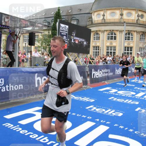 29.06.2025 - hella hamburg halbmarathon Michael Strokosch http://msf.ph/oto/8285447 29.06.2025 10:55:22 Ziel 4189, 5287, 5643, 6723, 6891, 8487, 8973, 10188, 10263, 11184, 12526, 13236, 13470, 16521, 16985, 18290, 18380, 18531 meine-sportfotos.de