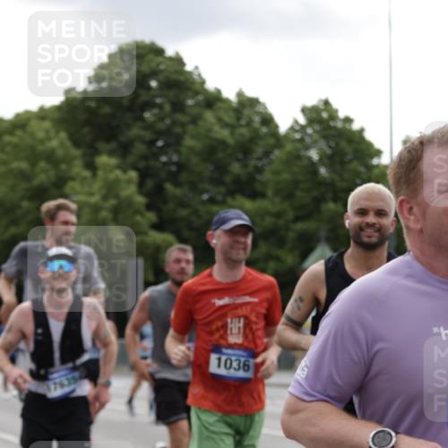 29.06.2025 - hella hamburg halbmarathon Jannik Wohlers http://msf.ph/oto/8285460 29.06.2025 10:35:35 Lombardsbrücke 1008, 1010, 1036, 1108, 1183, 1775, 1780, 2352, 2520, 2811, 2827, 2870, 3401, 3598, 3877, 3990, 4326, 4413, 4798, 5666, 6021, 6184, 6845, 7086, 7275, 7304, 8333, 8356, 8947, 9432, 9744, 10047, 10119, 10567, 11187, 11198, 11979, 12097, 12342, 12430, 12869, 13492, 13602, 14134, 14189, 14249, 14251, 14955, 15078, 15248, 15281, 15612, 15827, 15830, 15876, 16570, 16571, 17635, 18541, 18688 meine-sportfotos.de