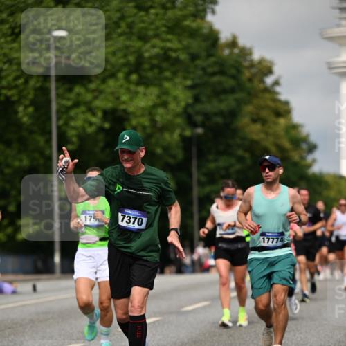 29.06.2025 - hella hamburg halbmarathon Dr. Thomas Lammeyer http://msf.ph/oto/8285488 29.06.2025 10:15:57 Kennedybrücke 1062, 1790, 2661, 3746, 3837, 4499, 6966, 7370, 7474, 8206, 8207, 8368, 9119, 9253, 9254, 9405, 10042 meine-sportfotos.de