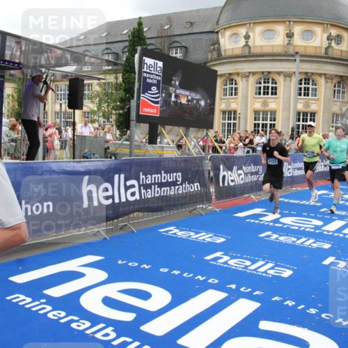 29.06.2025 - hella hamburg halbmarathon Michael Strokosch http://msf.ph/oto/8285494 29.06.2025 10:55:23 Ziel 4189, 5287, 5643, 6723, 6891, 8487, 10263, 11184, 12526, 13236, 13470, 16521, 16985, 17940, 18290, 18380, 18531 meine-sportfotos.de