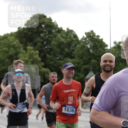 29.06.2025 - hella hamburg halbmarathon Jannik Wohlers http://msf.ph/oto/8285501 29.06.2025 10:35:35 Lombardsbrücke 1008, 1010, 1036, 1108, 1183, 1775, 1780, 2352, 2520, 2811, 2827, 2870, 3401, 3598, 3877, 3990, 4326, 4413, 4798, 5666, 6021, 6184, 6845, 7086, 7275, 7304, 8333, 8356, 8947, 9432, 9744, 10047, 10119, 10567, 11187, 11198, 11979, 12097, 12342, 12430, 12869, 13492, 13602, 14134, 14189, 14249, 14251, 14955, 15078, 15248, 15281, 15612, 15827, 15830, 15876, 16570, 16571, 17635, 18541, 18688 meine-sportfotos.de