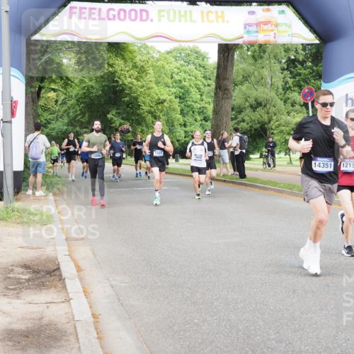 29.06.2025 - hella hamburg halbmarathon MichiJ http://msf.ph/oto/8285508 29.06.2025 10:32:52 Zwischen KM18-KM19 1391, 1520, 4691, 5648, 6575, 8218, 12154, 12159, 13996, 14351, 15334, 15666, 16316, 18539, 19116 meine-sportfotos.de
