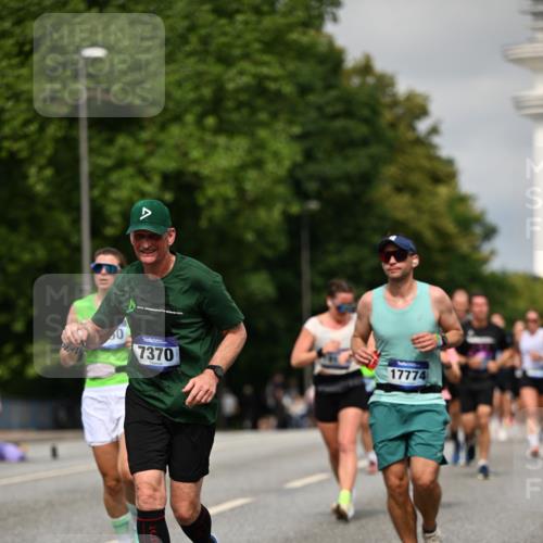 29.06.2025 - hella hamburg halbmarathon Dr. Thomas Lammeyer http://msf.ph/oto/8285509 29.06.2025 10:15:58 Kennedybrücke 1062, 1790, 2661, 3746, 3837, 4499, 6966, 7370, 7474, 8206, 8207, 8368, 9119, 9253, 9254, 9405 meine-sportfotos.de