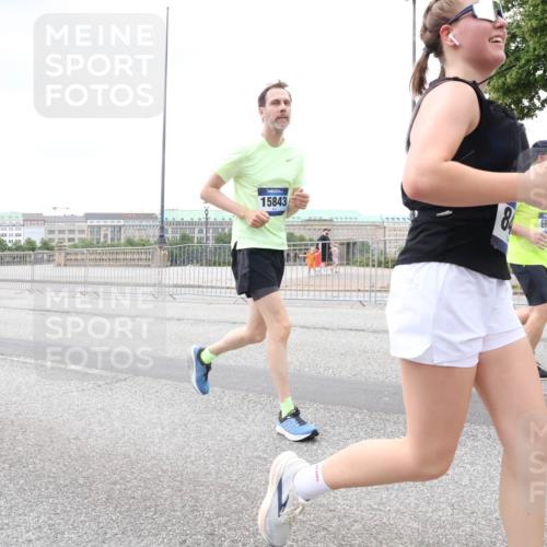 29.06.2025 - hella hamburg halbmarathon Lena Gebhardt http://msf.ph/oto/8285511 29.06.2025 10:55:20 Lombardsbrücke 15843, 84, 6944, 1013, 1616, 1873, 1917, 2090, 2452, 3002, 3115, 3157, 3274, 3577, 4039, 4191, 4192, 4628, 5040, 5392, 5483, 5487, 5727, 6395, 6396, 6839, 6944, 7219, 7238, 7548, 7680, 7766, 8403, 8519, 8626, 9596, 9614, 9618, 9857, 9858, 10094, 10109, 10458, 10559, 10686, 10885, 11109, 11737, 11788, 11908, 12147, 12148, 12902, 13098, 13230, 13548, 13979, 13980, 14515, 14727, 15152, 15160, 16385 meine-sportfotos.de