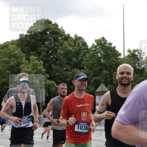 29.06.2025 - hella hamburg halbmarathon Jannik Wohlers http://msf.ph/oto/8285522 29.06.2025 10:35:36 Lombardsbrücke 1008, 1010, 1036, 1108, 1183, 1775, 1780, 2352, 2520, 2811, 2827, 2870, 3401, 3598, 3877, 3990, 4326, 4413, 4798, 5666, 6184, 6845, 6896, 7086, 7275, 7304, 8356, 8947, 9432, 9744, 10047, 10119, 11187, 11198, 11979, 12342, 12430, 12869, 13492, 13600, 13602, 14134, 14189, 14249, 14251, 14955, 15075, 15078, 15248, 15281, 15612, 15827, 15830, 15876, 16570, 16571, 17635, 18541, 18688 meine-sportfotos.de