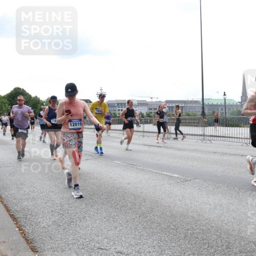 29.06.2025 - hella hamburg halbmarathon Lena Gebhardt http://msf.ph/oto/8285524 29.06.2025 10:35:34 Lombardsbrücke 179, 12019, 1053, 16710, 433, 1108, 1336, 1497, 1717, 1730, 1786, 1821, 2001, 2198, 2352, 2376, 2425, 2751, 2787, 2811, 2827, 3243, 3828, 3958, 4333, 4564, 4703, 4704, 4902, 4965, 5027, 5147, 5240, 5531, 5793, 6021, 6029, 6189, 6365, 6381, 6471, 6746, 6803, 6859, 6867, 7267, 7304, 7382, 7927, 8249, 8296, 8333, 8567, 9342, 9470, 9803, 9806, 9819, 10393, 10531, 10565, 10652, 11233, 11320, 11359, 11565, 11838, 11839, 11886, 12026, 12062, 12326, 12408 meine-sportfotos.de
