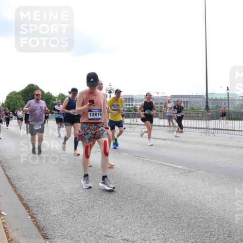 29.06.2025 - hella hamburg halbmarathon Lena Gebhardt http://msf.ph/oto/8285551 29.06.2025 10:35:35 Lombardsbrücke 12019, 4965, 10531, 1108, 1336, 1497, 1717, 1730, 1786, 1821, 2001, 2198, 2352, 2376, 2425, 2751, 2787, 2811, 2827, 3243, 3598, 3828, 3958, 4333, 4564, 4703, 4704, 4902, 4965, 5027, 5147, 5240, 5531, 5793, 6021, 6029, 6189, 6365, 6381, 6471, 6746, 6845, 6859, 6867, 7267, 7304, 7382, 7927, 8249, 8296, 8333, 8567, 9342, 9470, 9803, 9806, 9819, 10393, 10531, 10565, 10652, 11233, 11320, 11359, 11565, 11838, 11839, 11886, 12026, 12062, 12326, 12408 meine-sportfotos.de