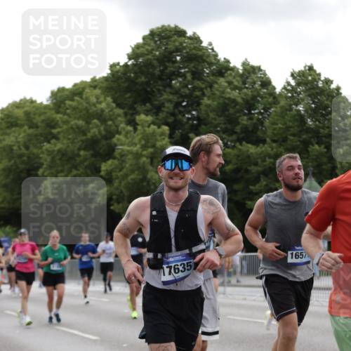 29.06.2025 - hella hamburg halbmarathon Jannik Wohlers http://msf.ph/oto/8285553 29.06.2025 10:35:36 Lombardsbrücke 1008, 1010, 1036, 1108, 1183, 1775, 1780, 2352, 2520, 2811, 2827, 2870, 3401, 3598, 3877, 3990, 4326, 4413, 4798, 5666, 6184, 6845, 6896, 7086, 7275, 7304, 8356, 8947, 9432, 9744, 10047, 10119, 11187, 11198, 11979, 12342, 12430, 12869, 13492, 13600, 13602, 14134, 14189, 14249, 14251, 14955, 15075, 15078, 15248, 15281, 15612, 15827, 15830, 15876, 16570, 16571, 17635, 18541, 18688 meine-sportfotos.de
