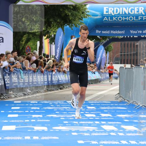 29.06.2025 - hella hamburg halbmarathon Strokosch-Dieckow http://msf.ph/oto/8285560 29.06.2025 10:21:17 Ziel 14933 meine-sportfotos.de