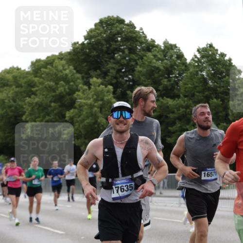 29.06.2025 - hella hamburg halbmarathon Jannik Wohlers http://msf.ph/oto/8285567 29.06.2025 10:35:36 Lombardsbrücke 1008, 1010, 1036, 1108, 1183, 1775, 1780, 2352, 2520, 2811, 2827, 2870, 3401, 3598, 3877, 3990, 4326, 4413, 4798, 5666, 6184, 6845, 6896, 7086, 7275, 7304, 8356, 8947, 9432, 9744, 10047, 10119, 11187, 11198, 11979, 12342, 12430, 12869, 13492, 13600, 13602, 14134, 14189, 14249, 14251, 14955, 15075, 15078, 15248, 15281, 15612, 15827, 15830, 15876, 16570, 16571, 17635, 18541, 18688 meine-sportfotos.de