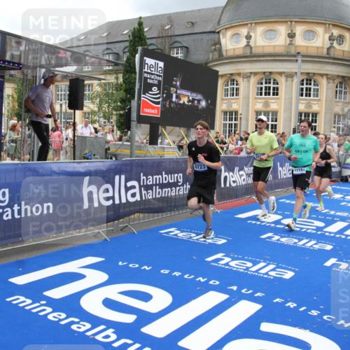 29.06.2025 - hella hamburg halbmarathon Michael Strokosch http://msf.ph/oto/8285570 29.06.2025 10:55:23 Ziel 4189, 5287, 5643, 6723, 6891, 8487, 10263, 11184, 12526, 13236, 13470, 16521, 16985, 17940, 18290, 18380, 18531 meine-sportfotos.de