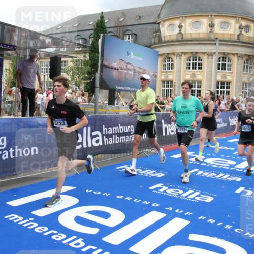 29.06.2025 - hella hamburg halbmarathon Michael Strokosch http://msf.ph/oto/8285591 29.06.2025 10:55:24 Ziel 1130, 4189, 5287, 5643, 6723, 6938, 8487, 10263, 11184, 12526, 13236, 13470, 16985, 17603, 17940, 18290, 18380, 18531 meine-sportfotos.de
