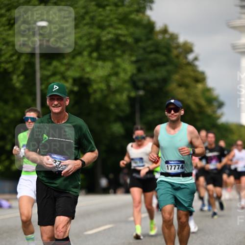 29.06.2025 - hella hamburg halbmarathon Dr. Thomas Lammeyer http://msf.ph/oto/8285601 29.06.2025 10:15:58 Kennedybrücke 1062, 1790, 2661, 3746, 3837, 4499, 6966, 7370, 7474, 8206, 8207, 8368, 9119, 9253, 9254, 9405 meine-sportfotos.de