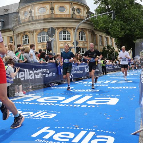 29.06.2025 - hella hamburg halbmarathon Strokosch-Dieckow http://msf.ph/oto/8285608 29.06.2025 10:47:48 Ziel 2340, 5915, 6836, 8564, 11283, 11961, 12679, 14383, 14730, 15333, 15478, 17229, 17451, 18356, 18430, 18836 meine-sportfotos.de