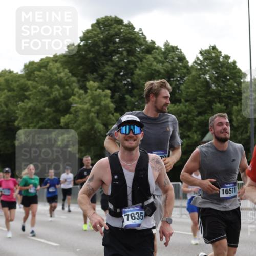 29.06.2025 - hella hamburg halbmarathon Jannik Wohlers http://msf.ph/oto/8285630 29.06.2025 10:35:36 Lombardsbrücke 1008, 1010, 1036, 1108, 1183, 1775, 1780, 2352, 2520, 2811, 2827, 2870, 3401, 3598, 3877, 3990, 4326, 4413, 4798, 5666, 6184, 6845, 6896, 7086, 7275, 7304, 8356, 8947, 9432, 9744, 10047, 10119, 11187, 11198, 11979, 12342, 12430, 12869, 13492, 13600, 13602, 14134, 14189, 14249, 14251, 14955, 15075, 15078, 15248, 15281, 15612, 15827, 15830, 15876, 16570, 16571, 17635, 18541, 18688 meine-sportfotos.de